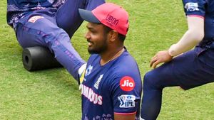 IPL 2025: ഫോണ്‍ വലിച്ചെറിഞ്ഞ പരാഗ്!! ഫാന്‍സിനോടു സഞ്ജു ചെയ്തത് കണ്ടോ? വീഡിയോ വൈറല്‍