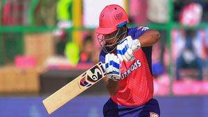   IPL 2025: ഇതിലും ഭേദം ദ്രാവിഡ്! സഞ്ജു കളിച്ചത് ടെസ്റ്റ്; പവര്‍പ്ലേയിലെ ബാറ്റിങ്ങിന് ട്രോള്‍