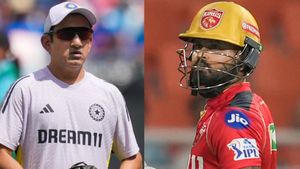    IPL 2025: കോലിയുടെ സീറ്റ് ഇനി ശ്രേയസിനോ? പക്ഷെ ഗംഭീര്‍ കനിയണം! വില്ലനാവുന്നത് ഇക്കാര്യങ്ങള്‍