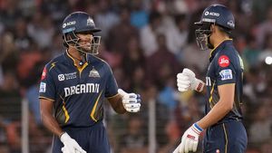  IPL 2025: ഒന്നും നോക്കാതെ ഓടി, റണ്ണൗട്ടായതിന് സായിയോട് ദേഷ്യം! ഗില്ലിനെ വിമര്‍ശിച്ച് ആരാധകര്‍