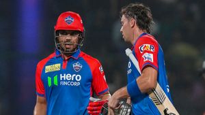 IPL 2025: സൂപ്പര്‍ ഓവറില്‍ ഡല്‍ഹി, പൊരുതി തോറ്റ് രാജസ്ഥാന്‍; ഹീറോയായി സ്റ്റാര്‍ക്ക്