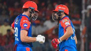 IPL 2025: ആദ്യം വിക്കറ്റ് മഴ!! പിന്നെ ശരിക്കും മഴ; എസ്ആര്‍എച്ച് പുറത്ത്, ഡിസി രക്ഷപ്പെട്ടു