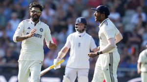 IND vs ENG: ഇന്ത്യ 358, റണ്‍മഴ പെയ്യിച്ച് ഇംഗ്ലണ്ട്!! കൂറ്റന്‍ സ്‌കോറിലേക്ക്