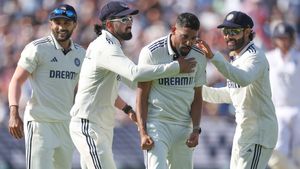 IND vs ENG: ഡബിളടിച്ച് ഗില്‍!! 'റണ്‍മല' തീര്‍ത്ത് ഇന്ത്യ; ഇംഗ്ലണ്ടിന് തകര്‍ച്ച