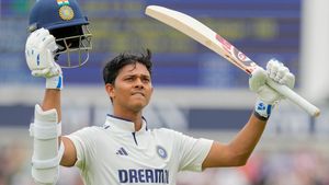 IND vs ENG: നൂറടിച്ച് ജയ്‌സ്വാള്‍!! 3 പേര്‍ക്ക് ഫിഫ്റ്റി; ഇംഗ്ലണ്ടിന്റെ ലക്ഷ്യം 374 റണ്‍സ്