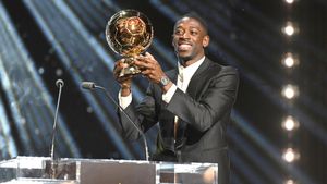 ലോക ഫുട്ബോളിന് പുതിയ കിങ്!! ബാലണ്‍ ഡിയോറില്‍ ഡെംബെലെ മുത്തം, പിന്തള്ളിയത് ഇവരെ