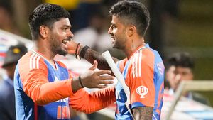 Asia Cup: സഞ്ജുവിന് ചാന്‍സ് കൊടുക്കൂ!! ആവശ്യവുമായി ഫാന്‍സ്; സൂര്യയുടെ പ്രതികരണമിങ്ങനെ