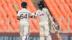 IND vs WI: പേസാക്രമണം!! കരീബിയയെ എറിഞ്ഞിട്ടു, ഇന്ത്യ ഡ്രൈവിങ് സീറ്റില്‍