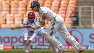 ബോള്‍ തൊട്ടില്ല, പിന്നാലെ പേസറുടെ തെറിവിളി!! ജുറേല്‍ ചെയ്തത് ഇങ്ങനെ; വീഡിയോ വൈറല്‍