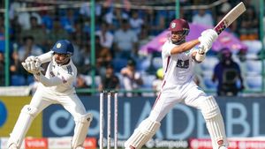 IND vs WI: ഫോളോഓണ്‍, പിന്നാലെ വിന്‍ഡീസ് തിരിച്ചടി!! കളി നാലാംദിനത്തിലേക്ക്