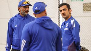 ഗംഭീറിന് അവരുടെ ചോദ്യങ്ങളെ ഭയം!! 'വിരമിപ്പിച്ചു', ആ 2 പേരില്ലെങ്കില്‍ ലോകകപ്പില്‍ പണിയുറപ്പ്