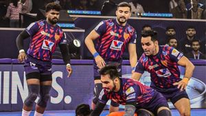 പ്രോ കബഡി ലീഗ്; ഫൈനലിൽ ദബാംഗ് ഡൽഹിയെ ആര് നേരിടും? ടൈറ്റൻസും പൾട്ടനും നേർക്കുനേർ