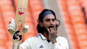 രാഹുല്‍ 57ല്‍ ഔട്ടായേനെ!! ആ മണ്ടത്തരം രക്ഷിച്ചു, ക്യാപ്റ്റന്‍ ചേസ് ഇത്ര ദുരന്തമോ? സംഭവമറിയാം