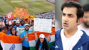 IND vs SA: ഗംഭീറിനെതിരേ മുദ്രാവാക്യം!! വന്‍ ആരാധകരോഷം, സിറാജ് ചെയ്തതിങ്ങനെ; വീഡിയോ