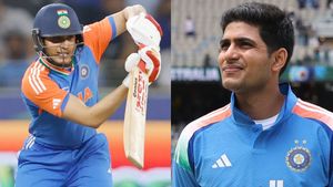 IND vs AUS: 117 പ്രഹരശേഷി, 'ബെസ്റ്റ്' ഓപ്പണര്‍!! ഗില്‍ കളിച്ചത് ടെസ്റ്റോ? നാണമില്ലേ ഗംഭീര്‍