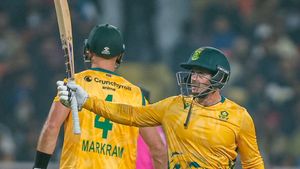 IND vs SA: ബാറ്റിങ് ദുരന്തം!! തകര്‍ന്നടിഞ്ഞ് ടീം ഇന്ത്യ; സൗത്താഫ്രിക്ക ഈസ് ബാക്ക്