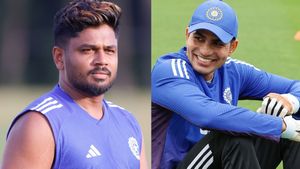 IND vs SA: ഇന്ത്യന്‍ തകര്‍ച്ച, കൂസലില്ലാത ഗില്‍!! സഞ്ജു ചെയ്തതിങ്ങനെ; വൈറല്‍ ദൃശ്യങ്ങള്‍