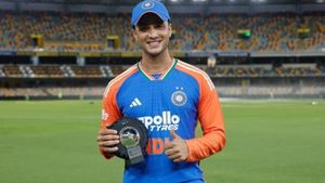 ഭാഗ്യം കൂടെയില്ലെങ്കിൽ അല്പം ക്ഷമ കാണിക്കണം, അഭിഷേക് ശർമ്മയ്ക്ക് മുൻ നായകന്റെ 'ക്ലാസ്'