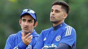 T20 WC 2026: ഇന്ത്യന്‍ ടീമില്‍ തല്ലും രാഷ്ട്രീയവും? ഗംഭീറിനെതിരെ വിഷം തുപ്പി പാക് താരം 