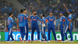 T20 WC2026:ആ എട്ട് ഓവറുകൾ കളി മാറ്റും!ദക്ഷിണാഫ്രിക്കയ്‌ക്കെതിരെ ഇന്ത്യയുടെ തുറുപ്പുചീട്ടുകൾ ഇവരെന്ന് മുൻ താരം