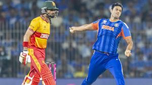 T20 WC 2026: 'ബാറ്റിംഗിൽ പുലി, ബൗളിംഗിൽ എലി!'; ശിവം ദുബെ ഇന്ത്യക്ക് തലവേദനയാവുന്ന 3 കാരണങ്ങൾ