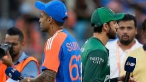 T20 WC 2026: ഹൈബ്രിഡ് മോഡൽ ഇന്ത്യയ്ക്ക് പണിയാകുന്നു! പാകിസ്ഥാനെ നേരിടാൻ ഇന്ത്യ ലങ്കയിലേക്ക് പറക്കണം