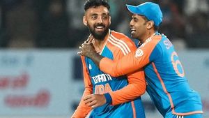 T20 WC 2026: സൂര്യ ആ അവസരം പാഴാക്കി! ഇന്ത്യയുടെ പരീക്ഷണങ്ങളിൽ സഹീർ ഖാൻ കണ്ടെത്തിയ 'മിസ്സിംഗ് ലിങ്ക്'