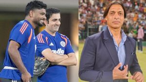 സഞ്ജുവിനെ 2015 മുതലറിയാം!! ഗംഭീറിന്റെ വാശി കാരണം മാത്രം ഇപ്പോള്‍ ടീമില്‍- അക്തര്‍