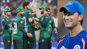 ഒരു അഭിഷേക് എങ്കിലും നമുക്കുണ്ടോ? സ്വന്തം ടീമിനെ നന്നാക്കൂ!! ആമിറിനെതിരേ മുന്‍ പാക് താരം