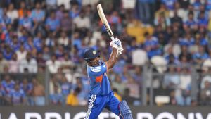 T20 WC 2026: സിക്സറുകൾ അടിക്കുന്നതിൽ രോഹിത്തിനെപ്പോലെ, സഞ്ജുവിനെ പുകഴ്ത്തി ആകാശ് ചോപ്ര