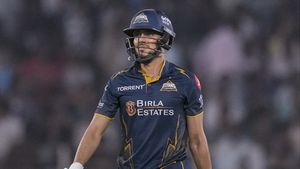 IPL 2026: എന്തൊക്കെ അബദ്ധങ്ങളാണ് ​ഗിൽ! തന്ത്രങ്ങൾ പാളിയപ്പോൾ ലാഭം ആർസിബിക്ക്, ആരാധകരുടെ രൂക്ഷ വിമർശനം