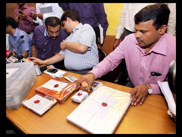 തൊണ്ടിവസ്തുക്കള്‍