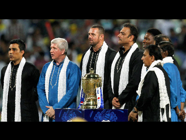 ചീനുവിന്റെ കയ്യില്‍നിന്നും ട്രോഫിവാങ്ങാതെ സച്ചിന്‍