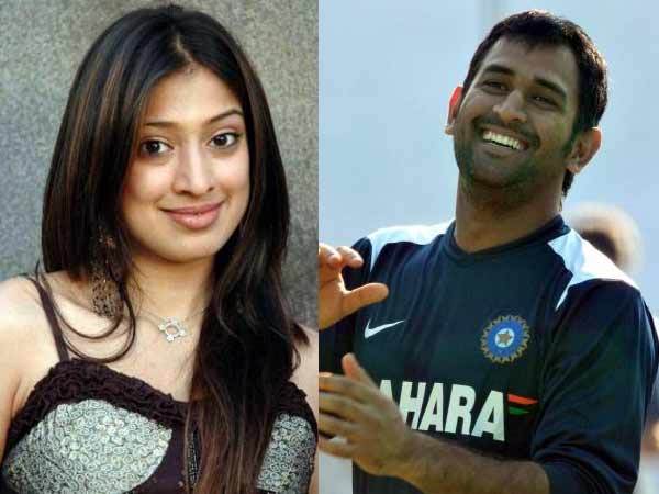 ധോണി - ലക്ഷ്മി റായ്