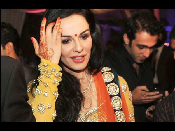 ആയിഷ മുഖര്‍ജി