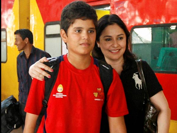 അമ്മയോടൊപ്പം