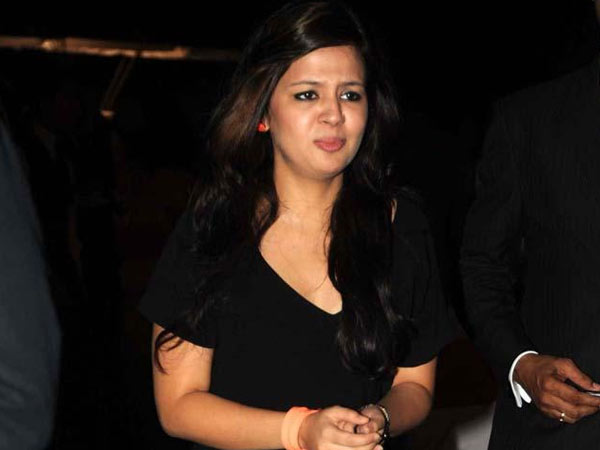 സാക്ഷി വിവാദ നായിക?