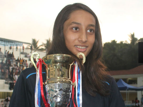 മികച്ച നീന്തല്‍ക്കാരി