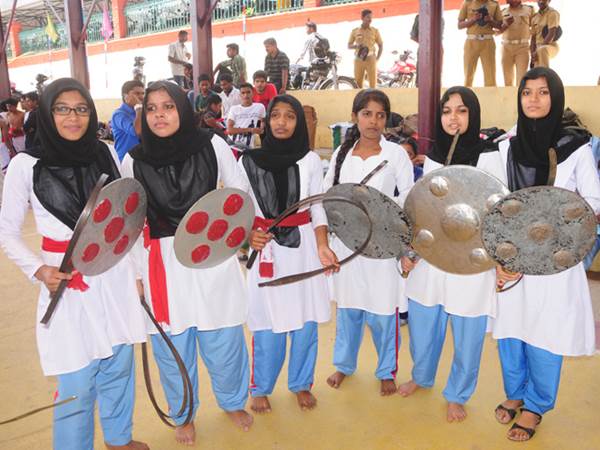 ഉറുമിയും വാള്‍പയറ്റും ഞങ്ങള്‍ക്കും വഴങ്ങും