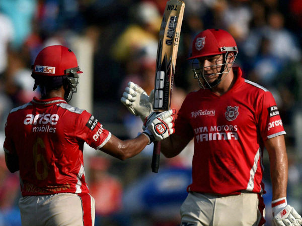 സാഹയ്ക്ക് മാക്‌സ് വെല്‍ കൂടിയോ