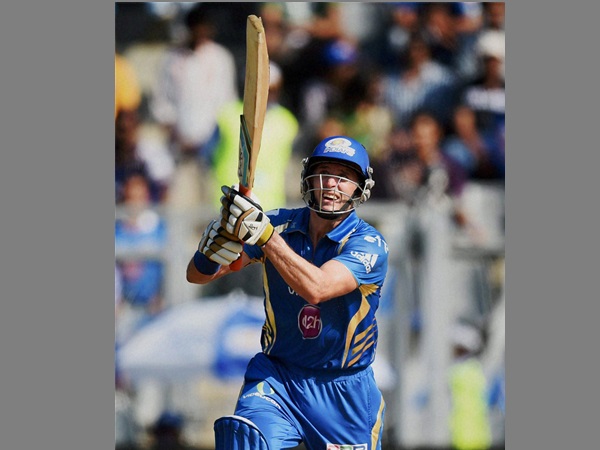 മൈക് ഹസി മിന്നി