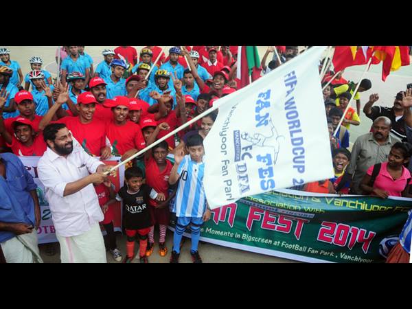 ഫുട്‌ബോളിനെന്ത് രാഷ്ട്രീയം