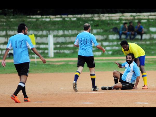 വീണുപോയാലെങ്ങനാ...?