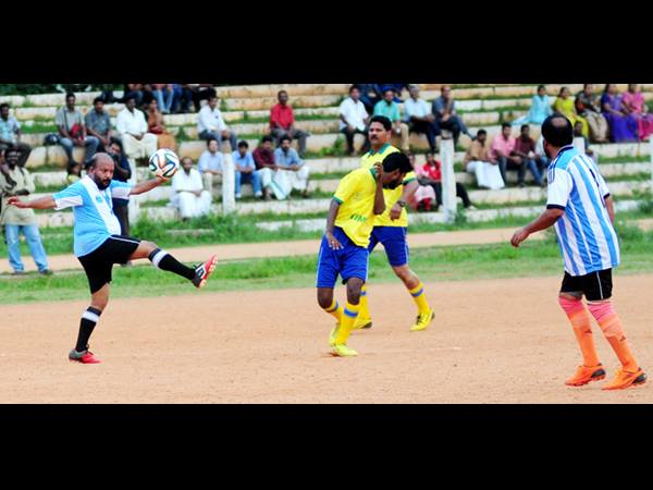  മാറിക്കോ മോനേ...