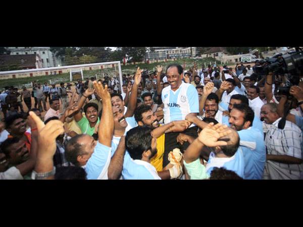 ഇതാണ് നമ്മുടെ ക്യാപ്റ്റന്‍