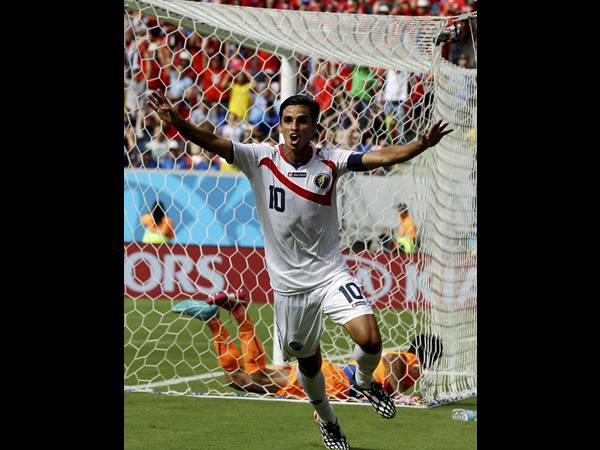 ബ്രയാന്‍ ബ്രൂസ് താരം