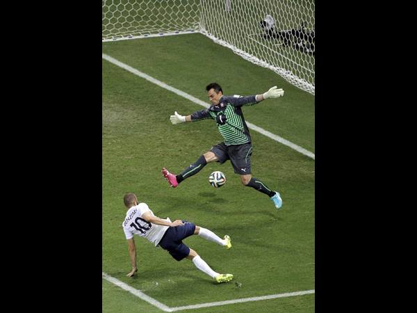 ഇത് ബെന്‍സെമ ഷോട്ട്