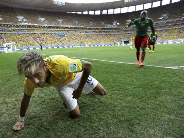 വീഴല്ലേ നെയമ്‌റേ