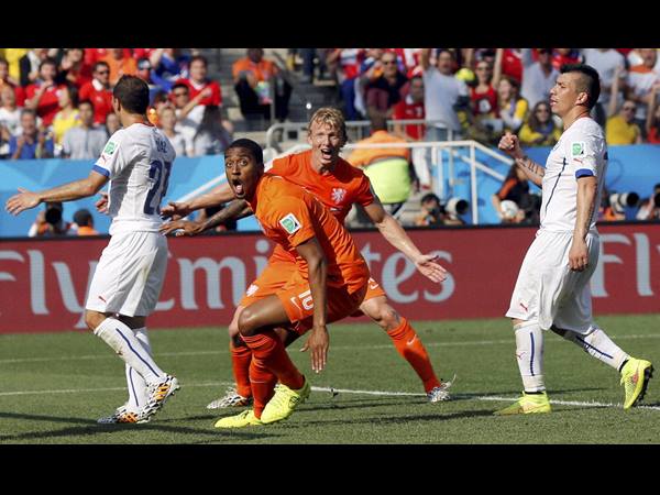 ടോട്ടല്‍ കളി