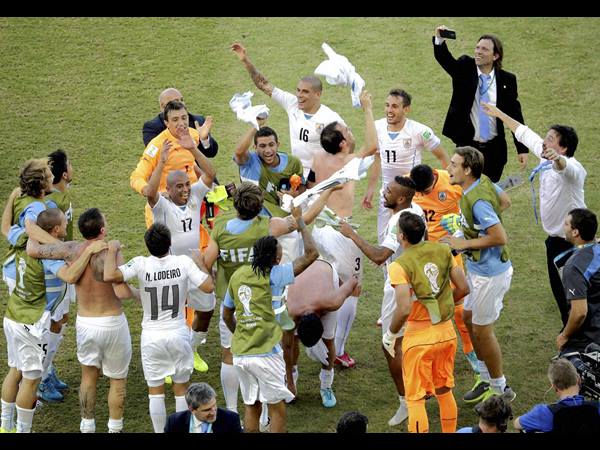 കടിച്ചുകുടഞ്ഞു